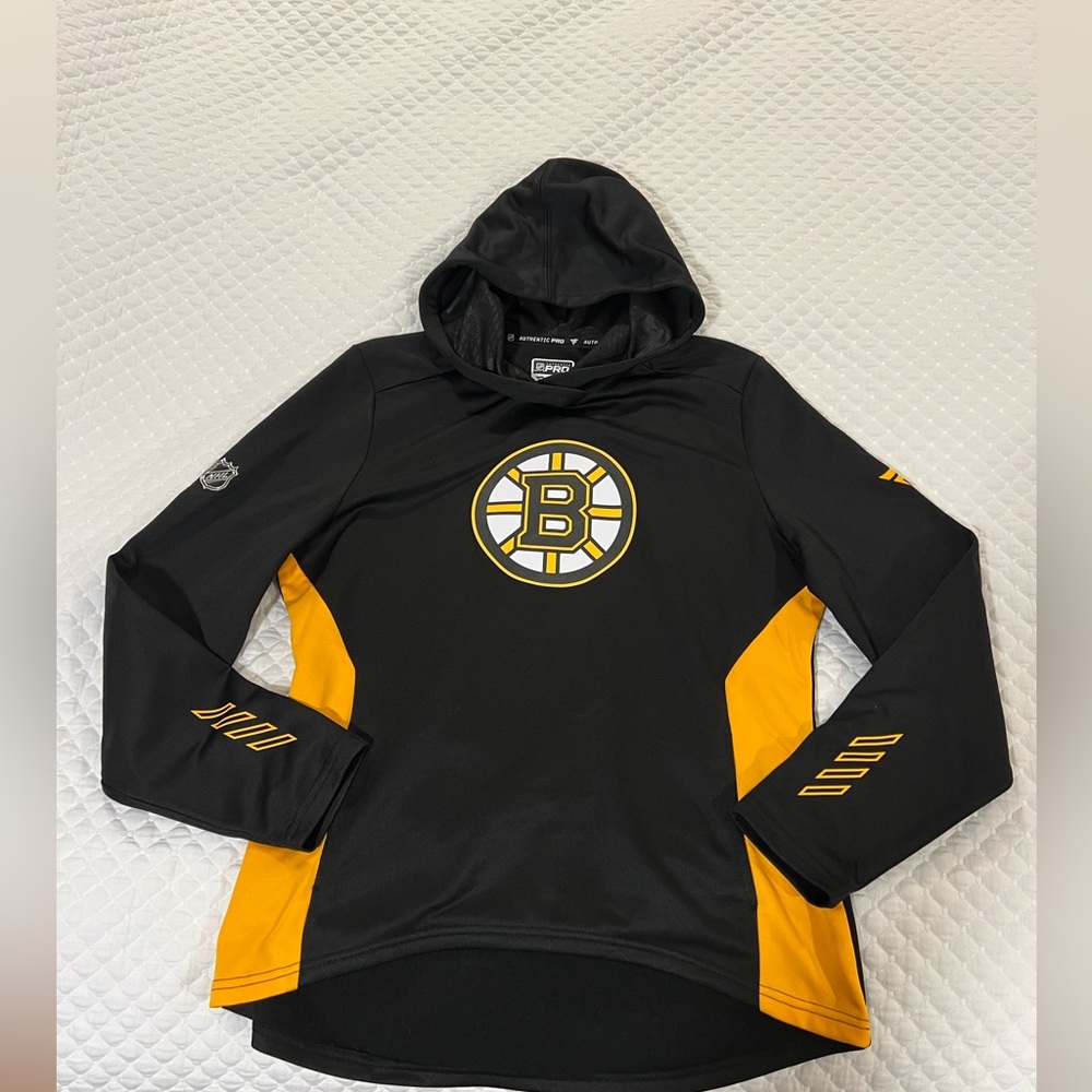 Fanatics Boston Bruins Sweatshirt, Women’s size Medium.